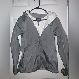 Women Patagonia raincoat
